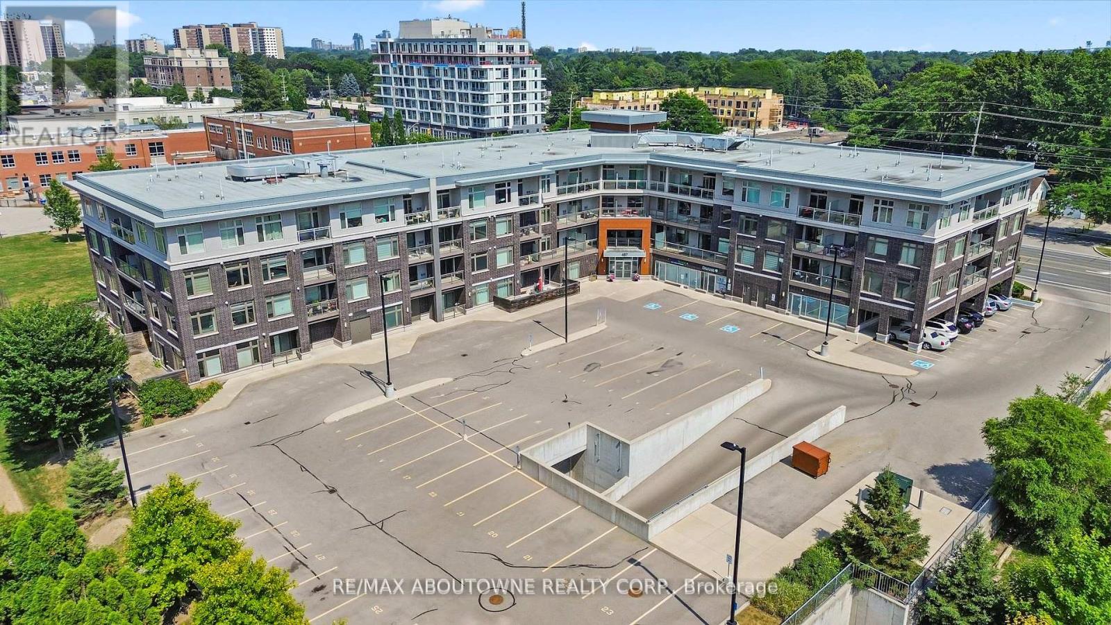 Photo 1 of 322 457 Plains Road E, Burlington ON