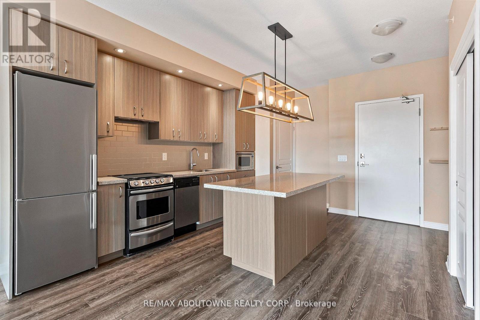 Photo 10 of 322 457 Plains Road E, Burlington ON