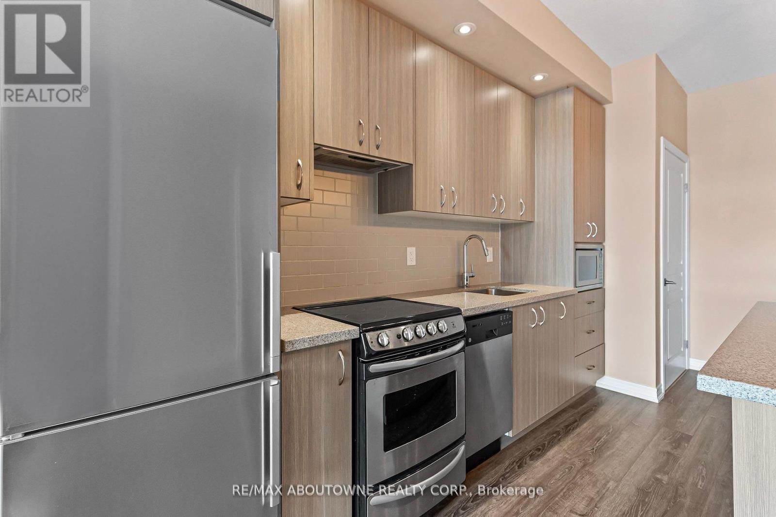 Photo 11 of 322 457 Plains Road E, Burlington ON