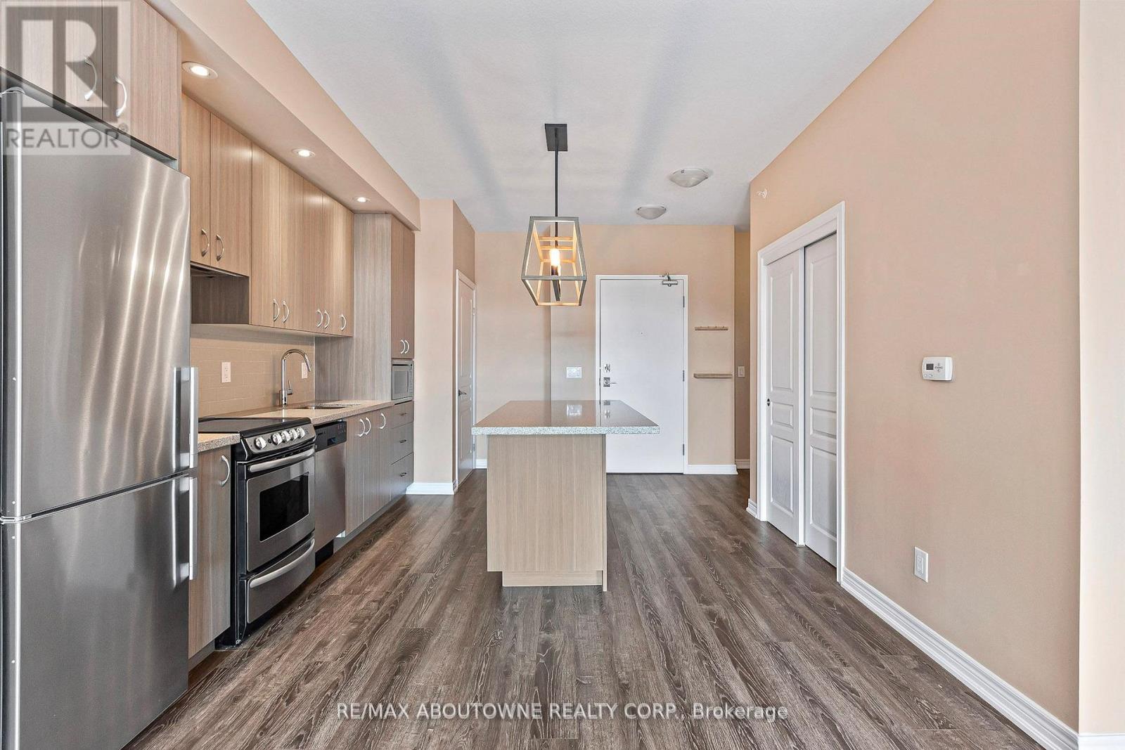 Photo 12 of 322 457 Plains Road E, Burlington ON