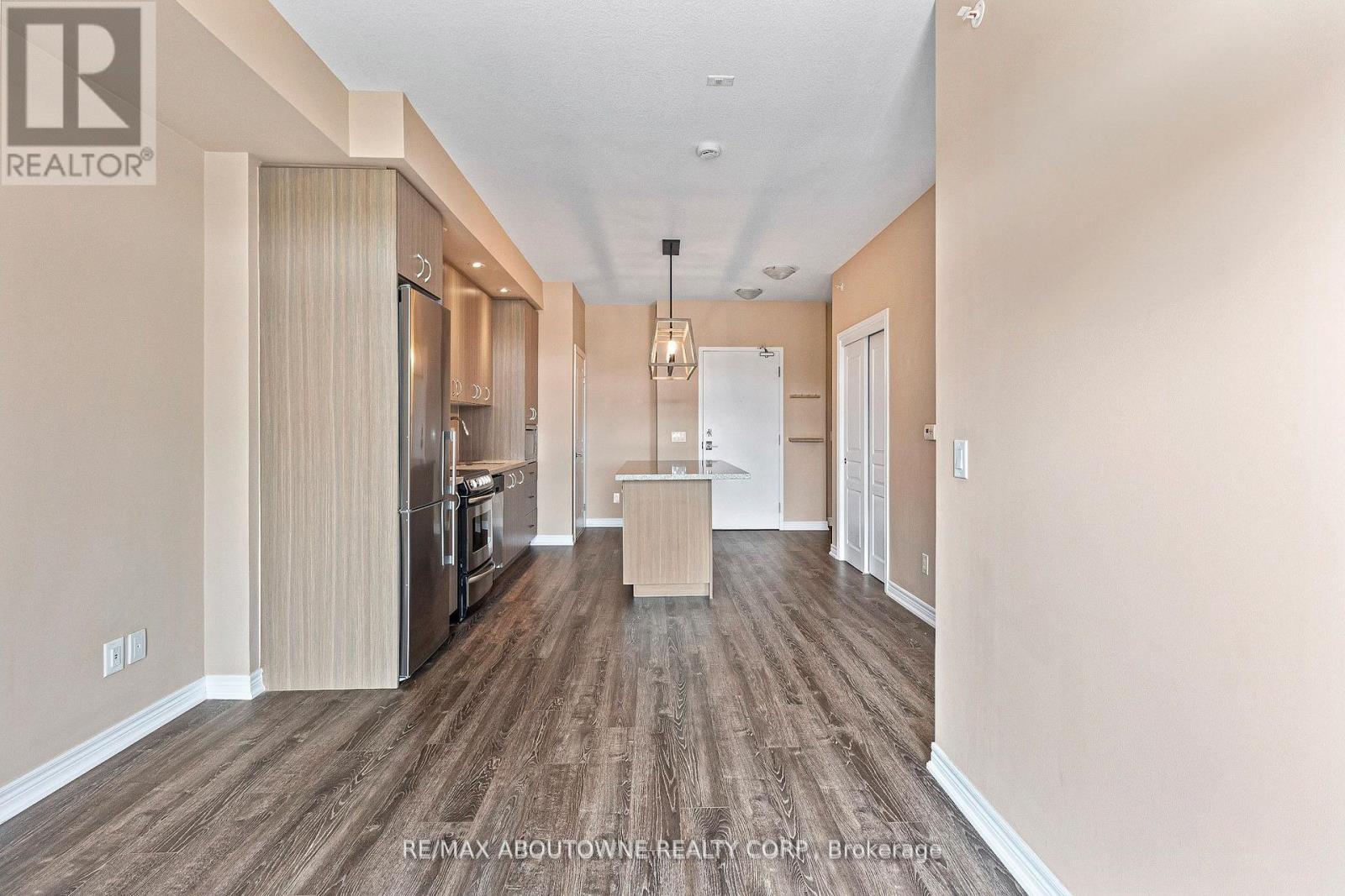 Photo 13 of 322 457 Plains Road E, Burlington ON