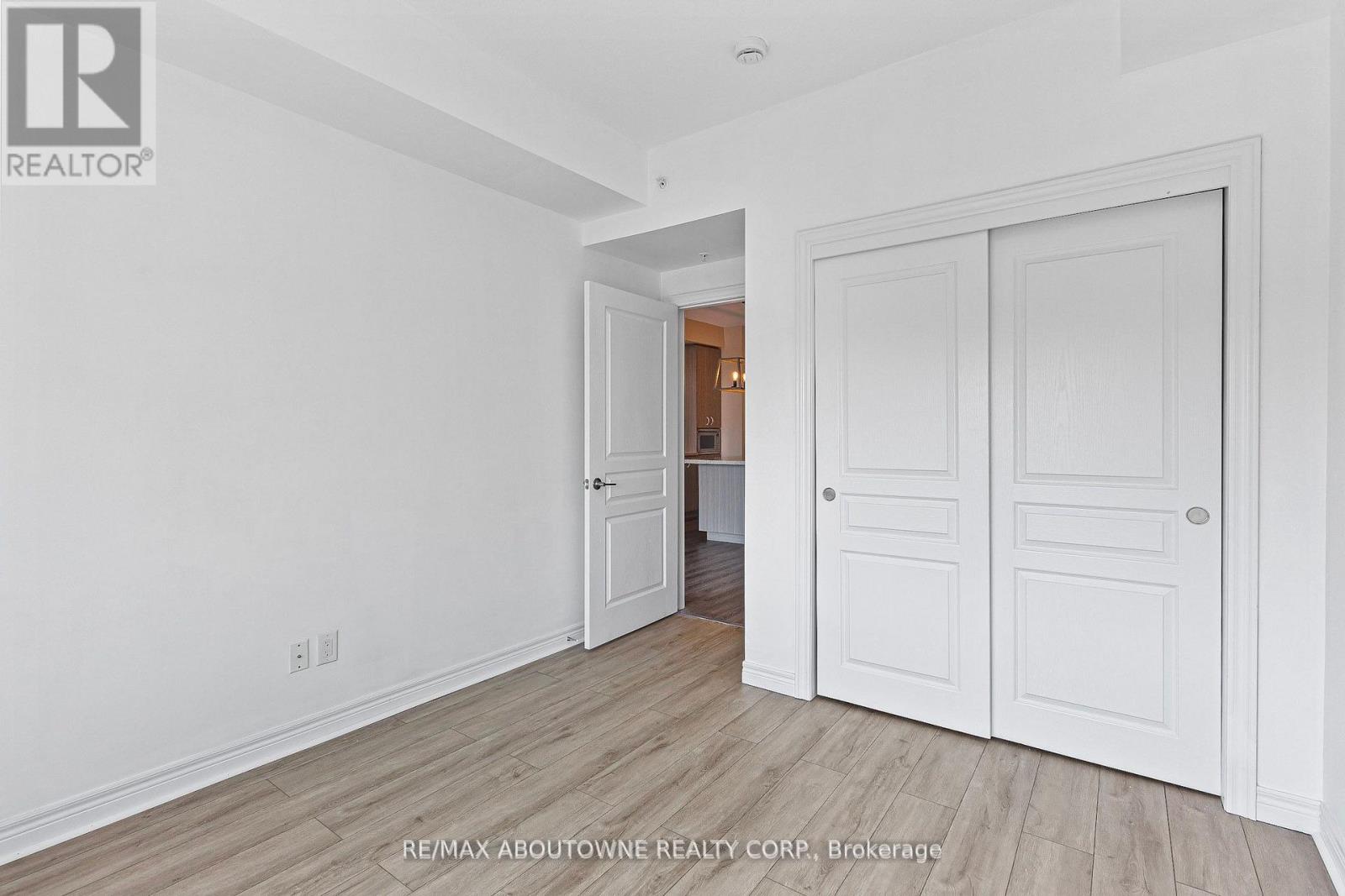 Photo 23 of 322 457 Plains Road E, Burlington ON