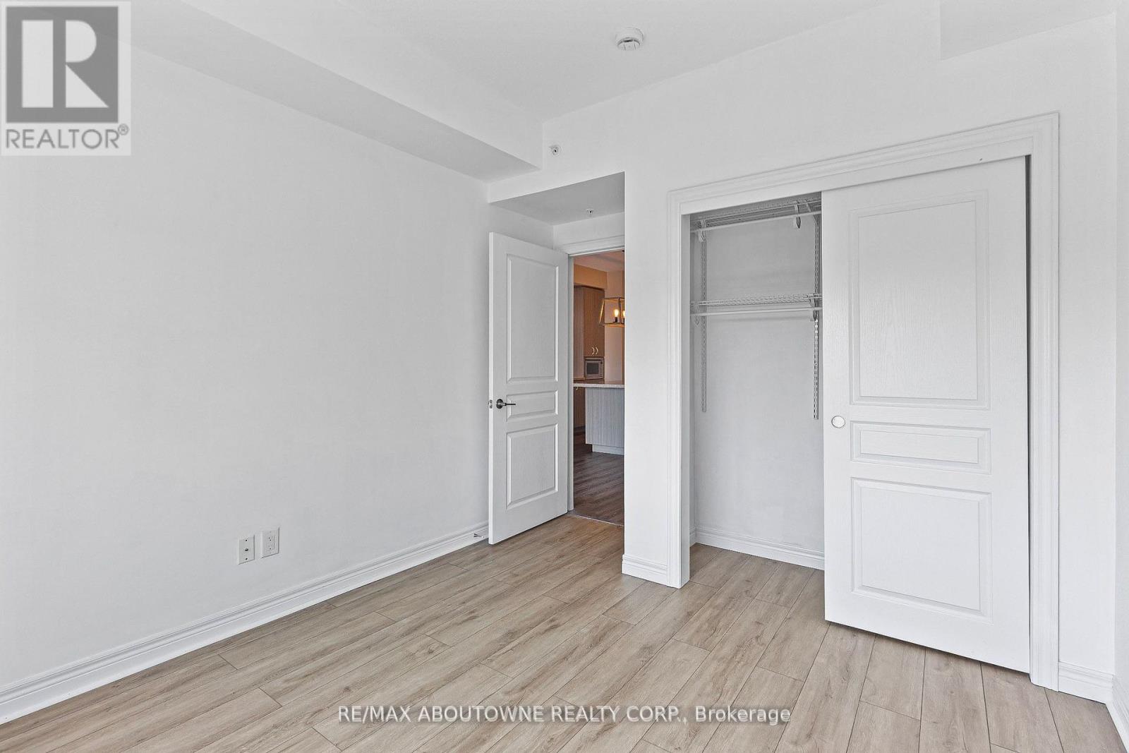 Photo 24 of 322 457 Plains Road E, Burlington ON