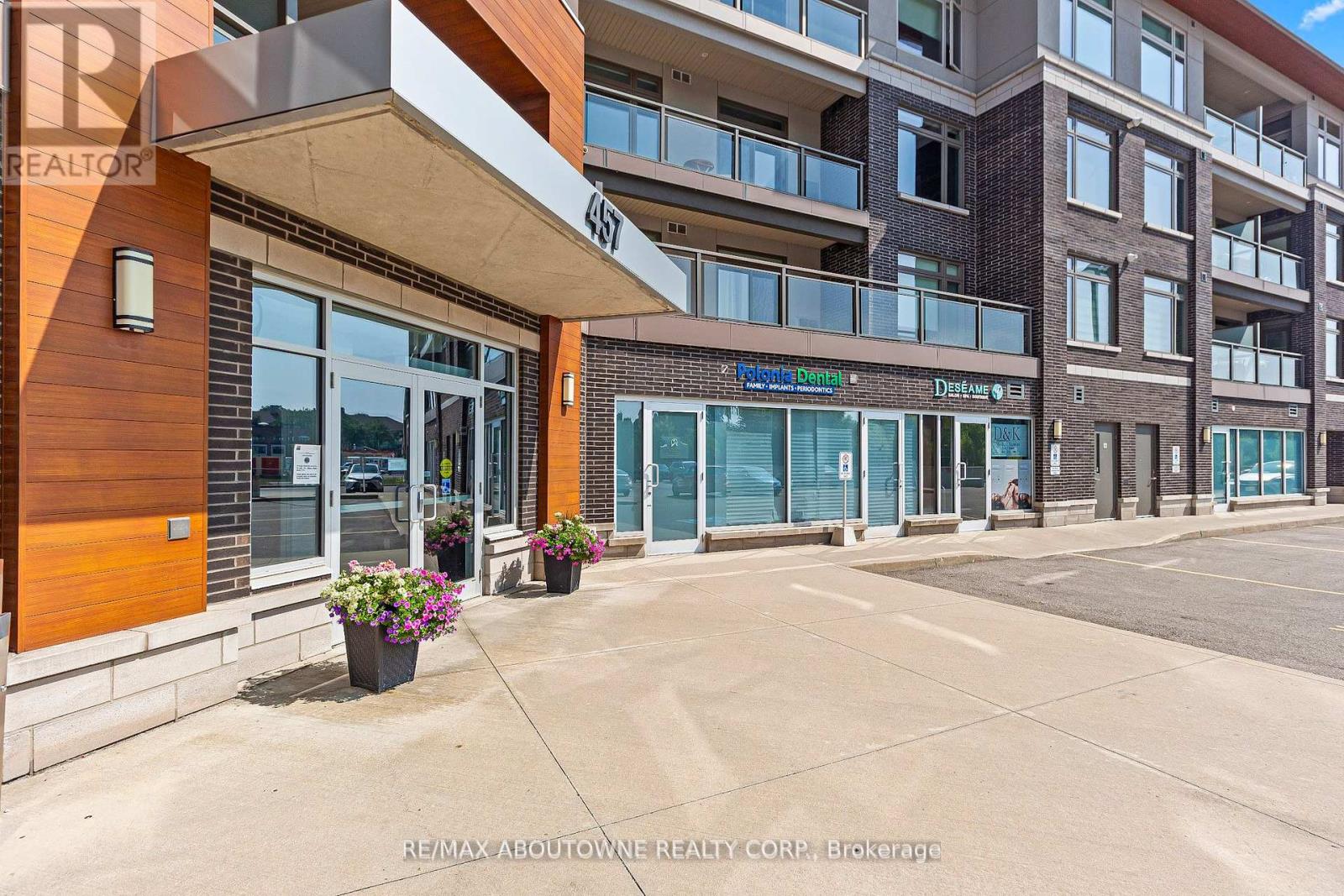 Photo 3 of 322 457 Plains Road E, Burlington ON