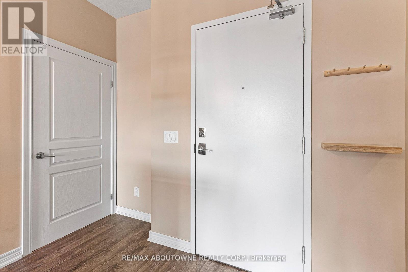 Photo 4 of 322 457 Plains Road E, Burlington ON