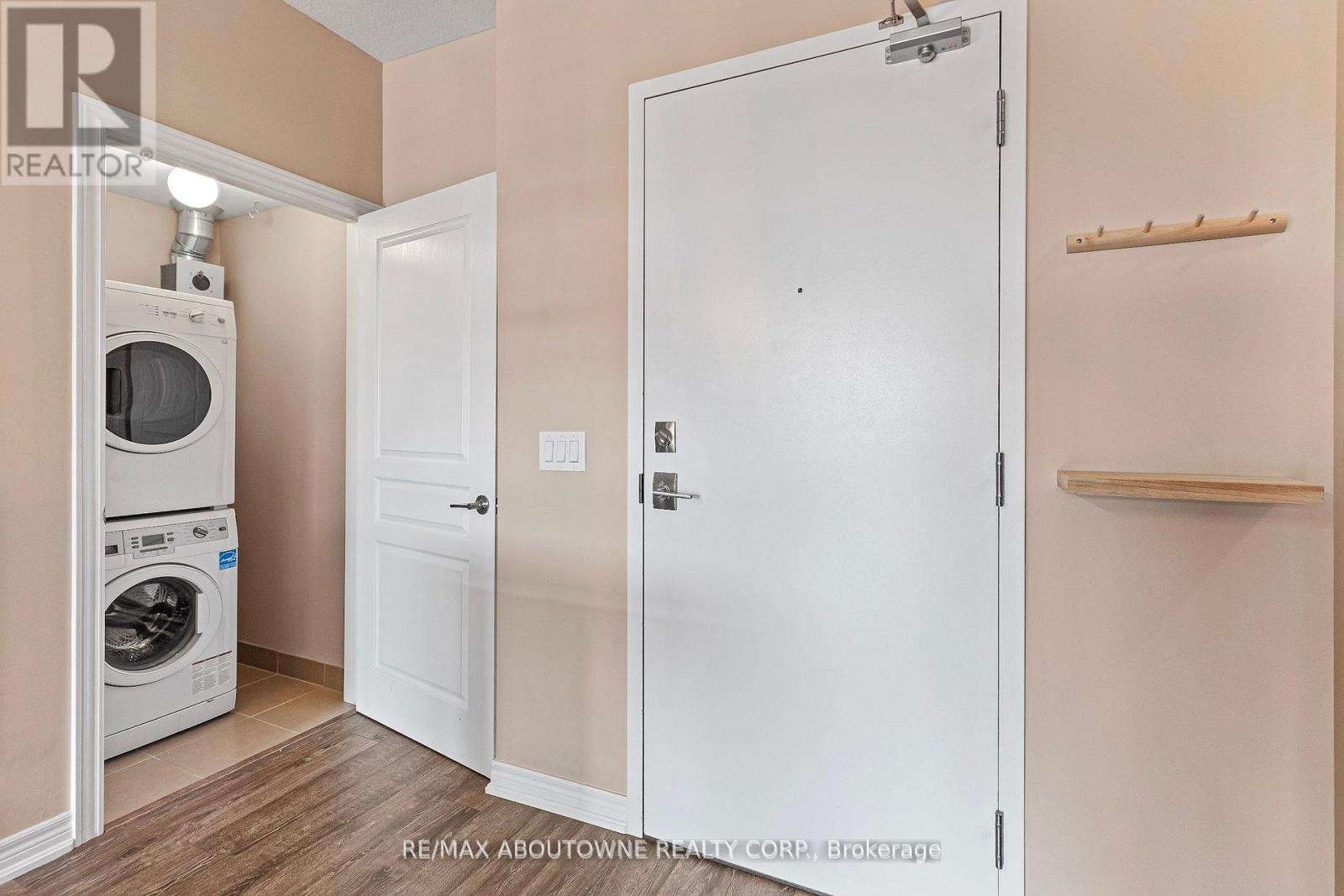 Photo 5 of 322 457 Plains Road E, Burlington ON