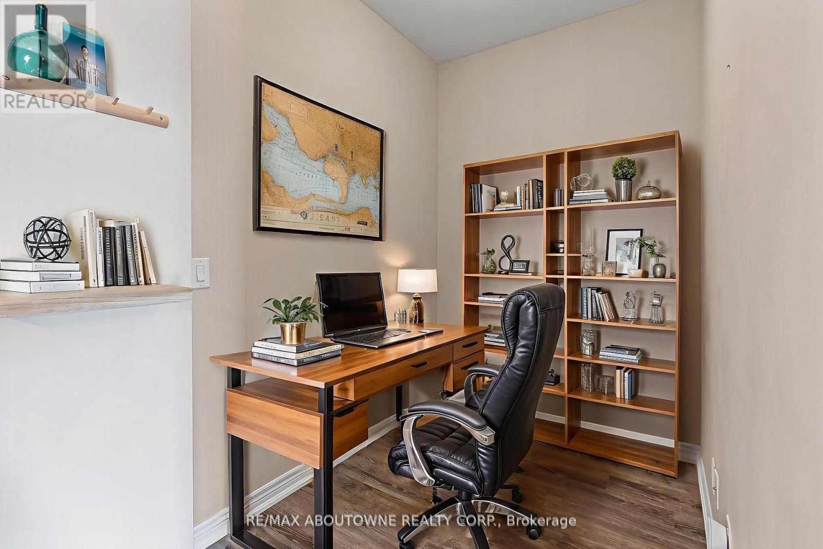 Photo 7 of 322 457 Plains Road E, Burlington ON