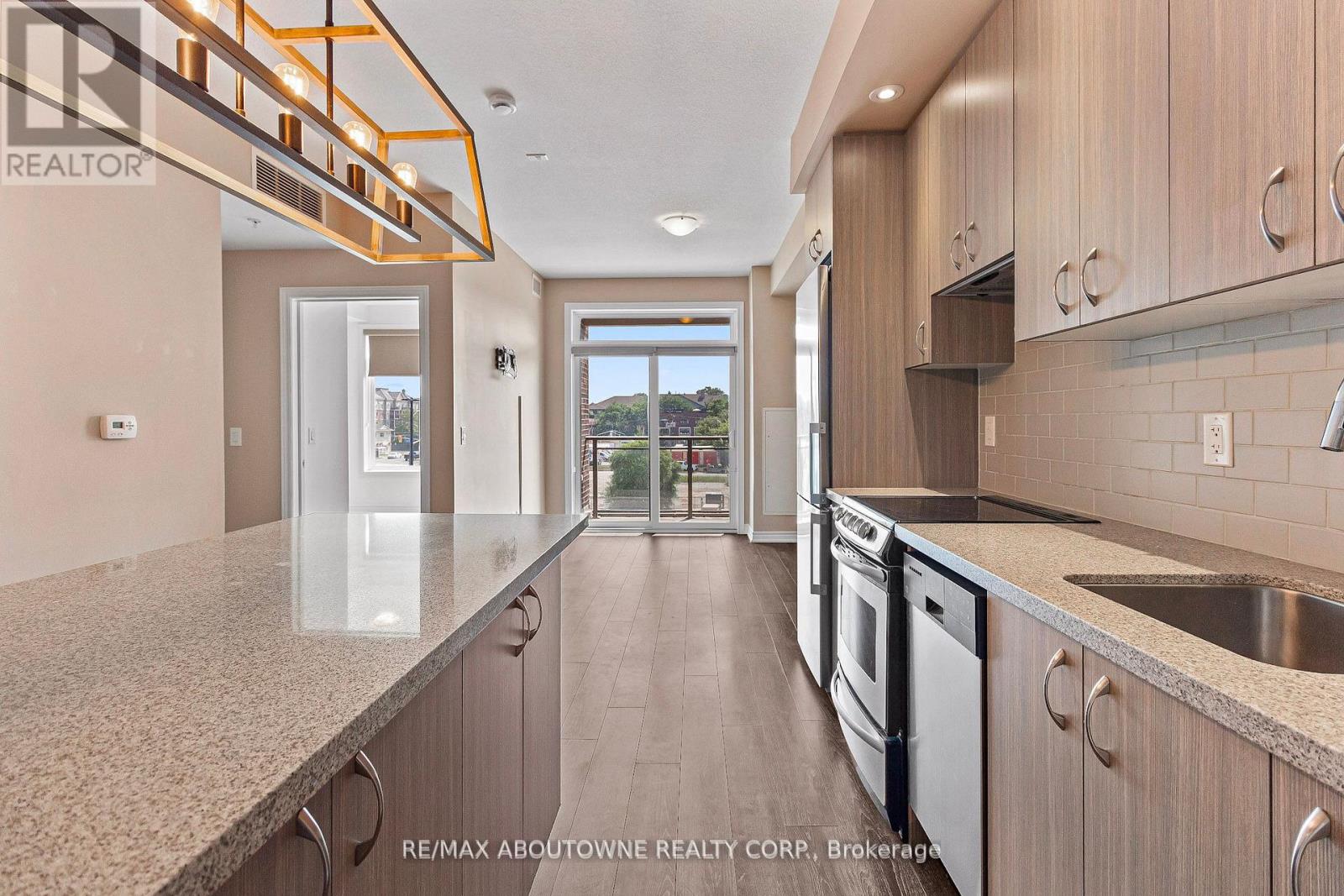 Photo 9 of 322 457 Plains Road E, Burlington ON