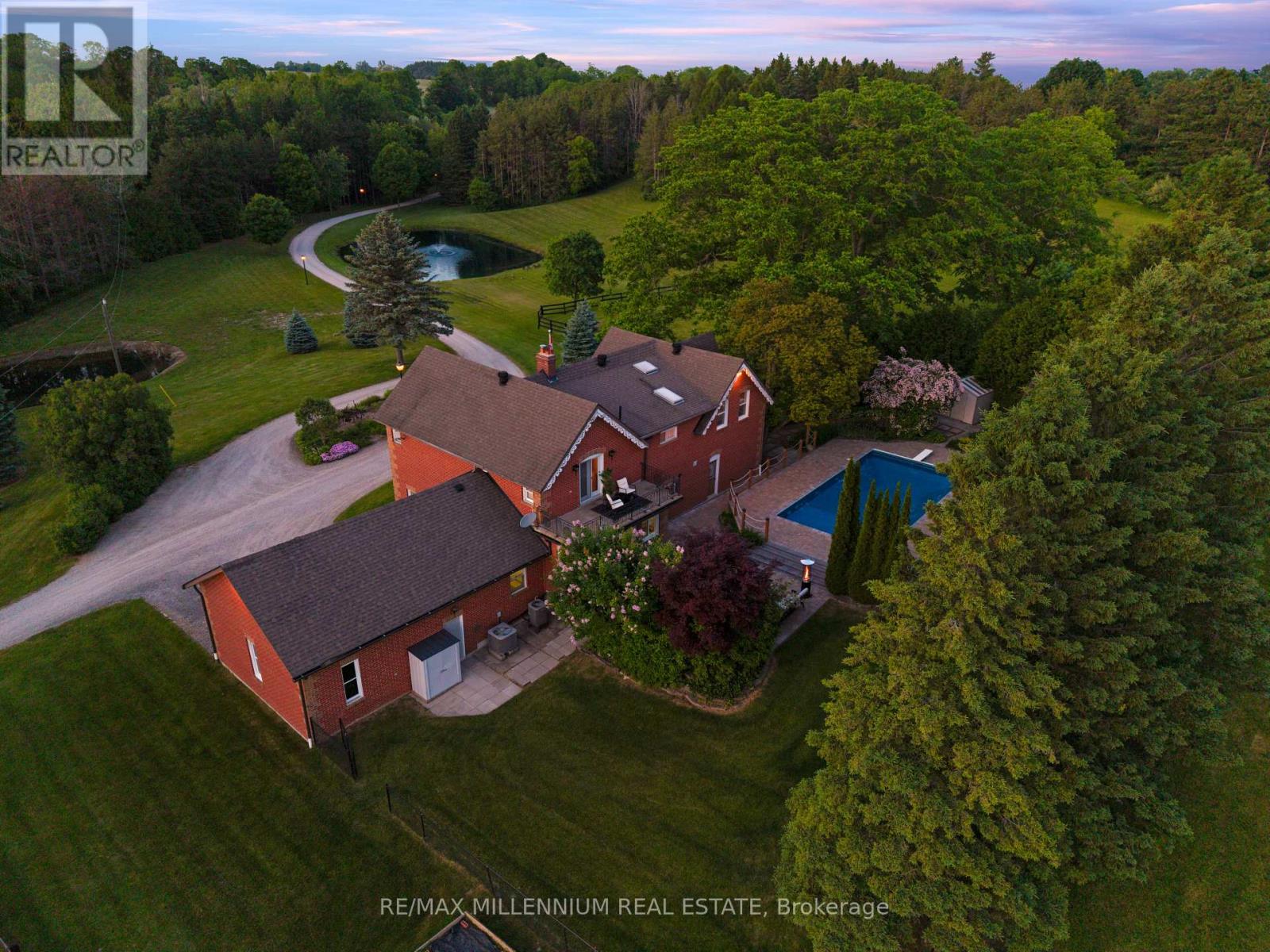 Photo 3 of 16718 Caledon King Townline N, Caledon ON