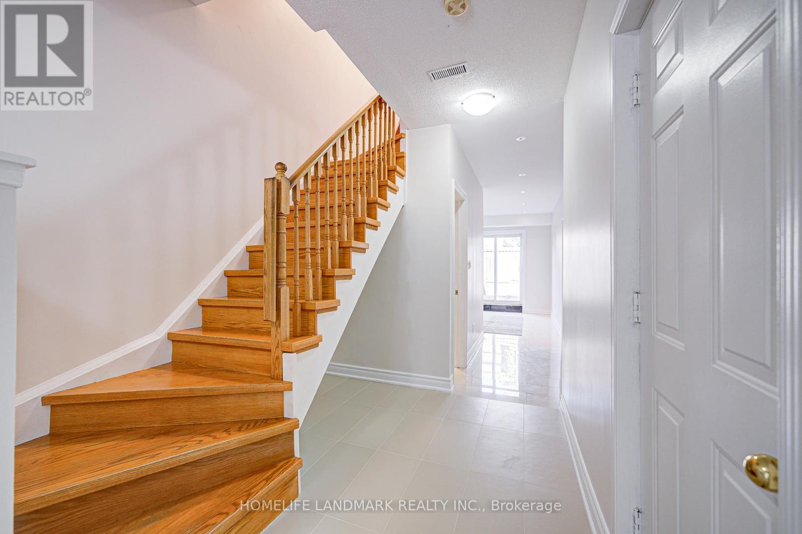 Photo 6 of 24 Red Sea Way, Markham ON