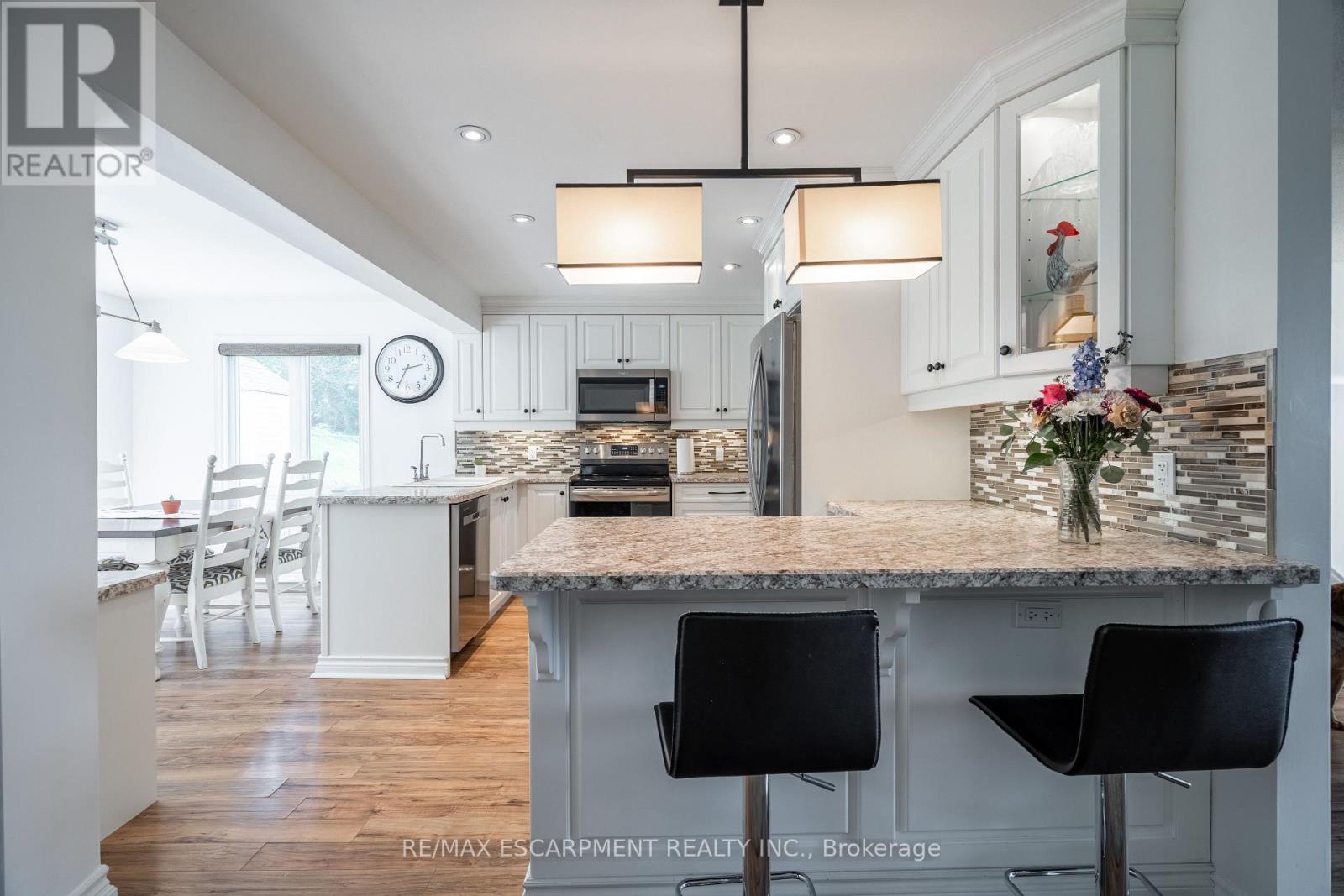 Photo 14 of 34 Palm Court, Hamilton ON