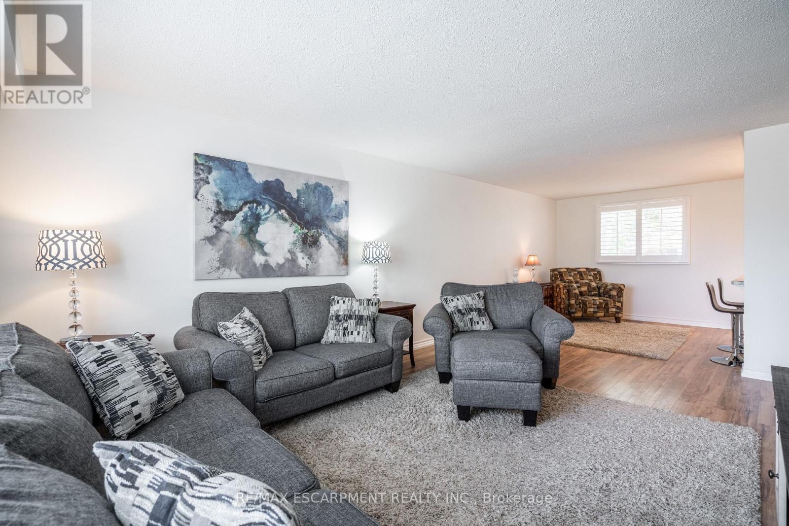 Photo 18 of 34 Palm Court, Hamilton ON