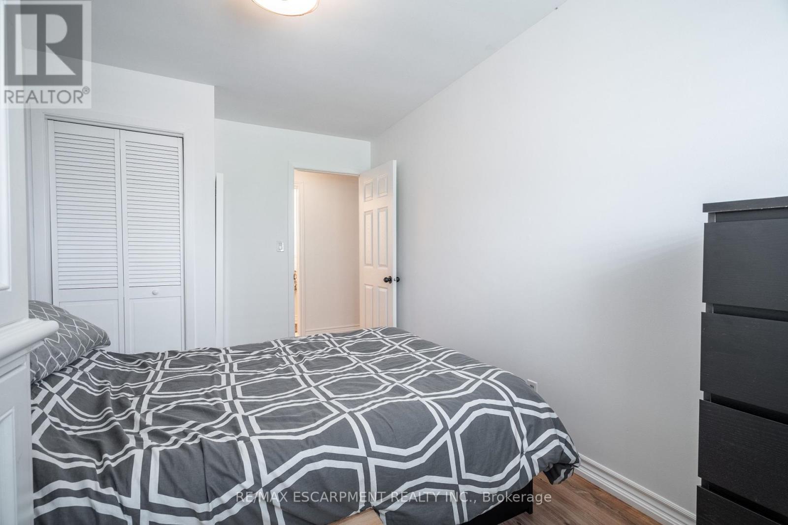 Photo 22 of 34 Palm Court, Hamilton ON