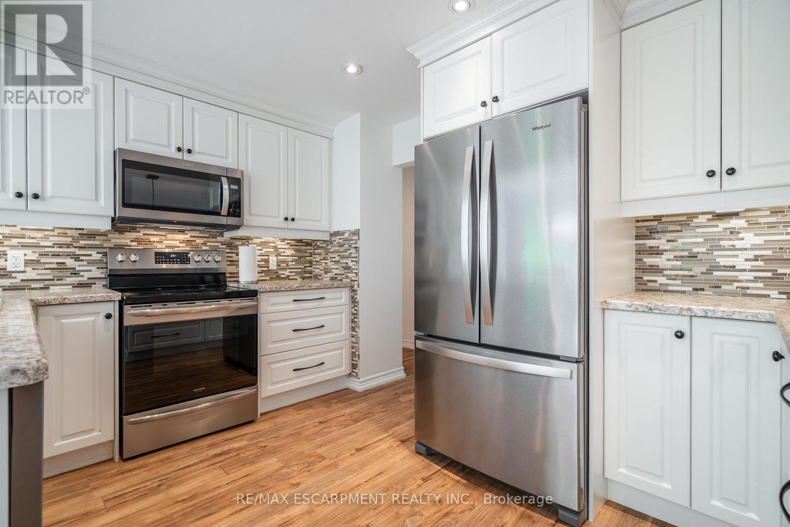 Photo 7 of 34 Palm Court, Hamilton ON