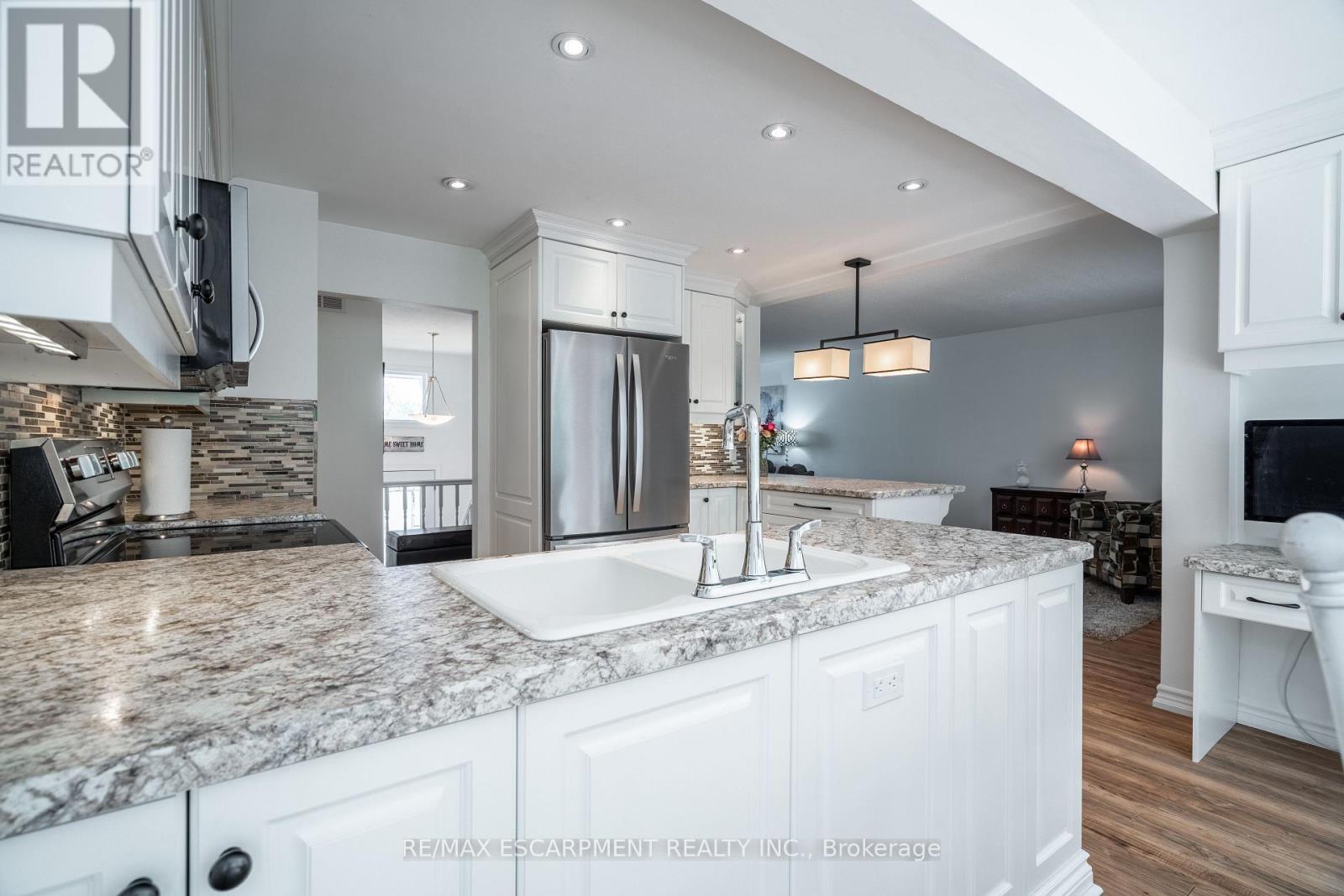 Photo 9 of 34 Palm Court, Hamilton ON