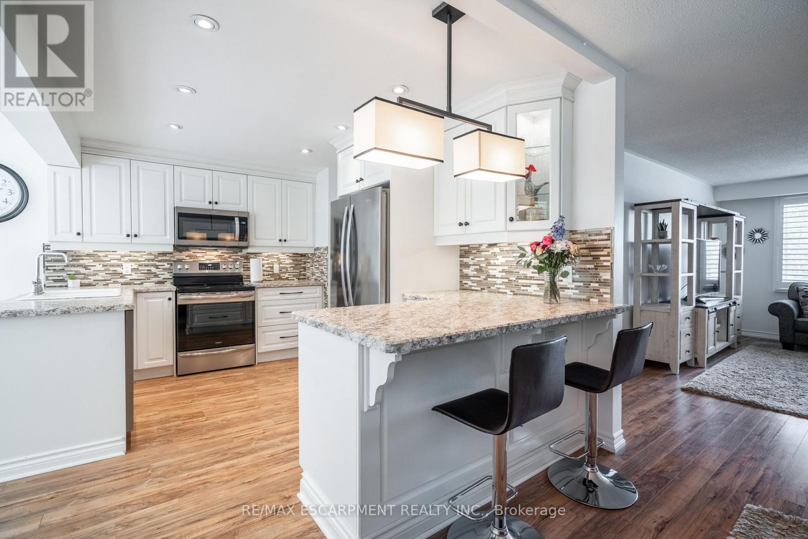 Photo 13 of 34 Palm Court, Hamilton ON