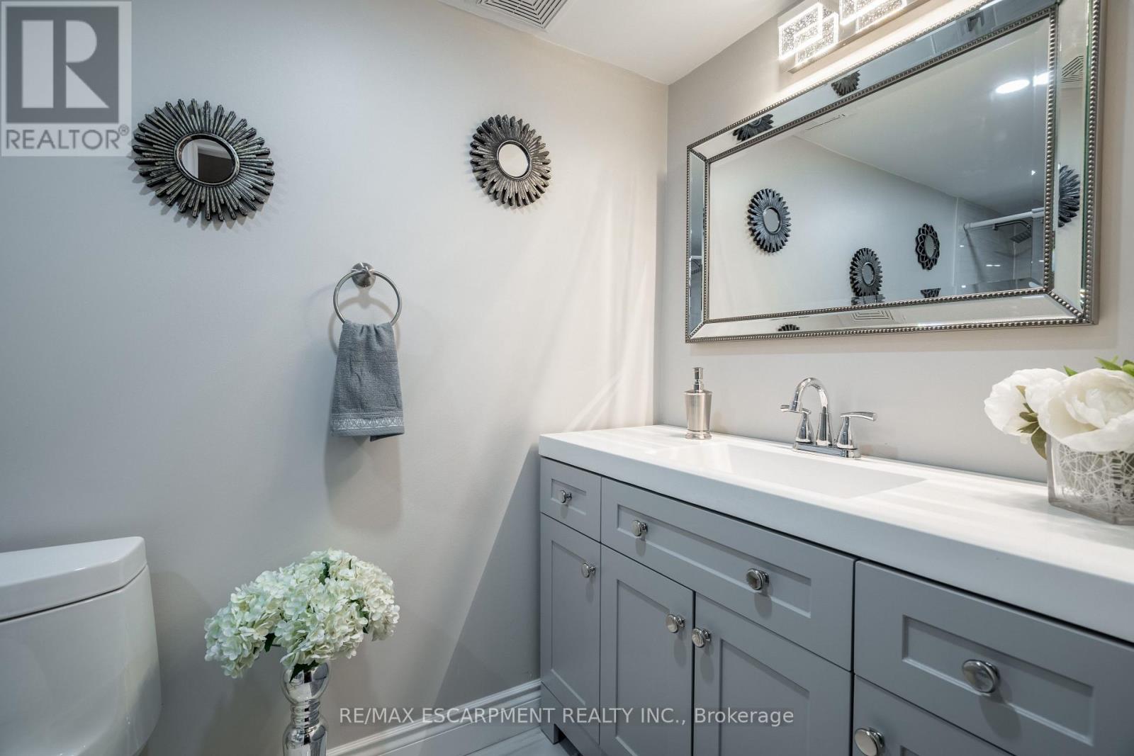 Photo 24 of 41 222 Fall Fair Way, Hamilton ON