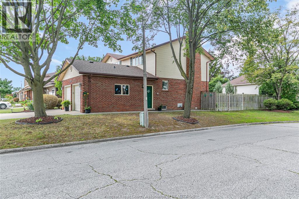 Photo 3 of 2821 Northway Avenue, Windsor ON