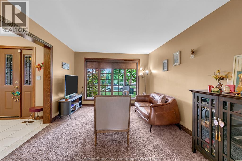 Photo 5 of 2821 Northway Avenue, Windsor ON