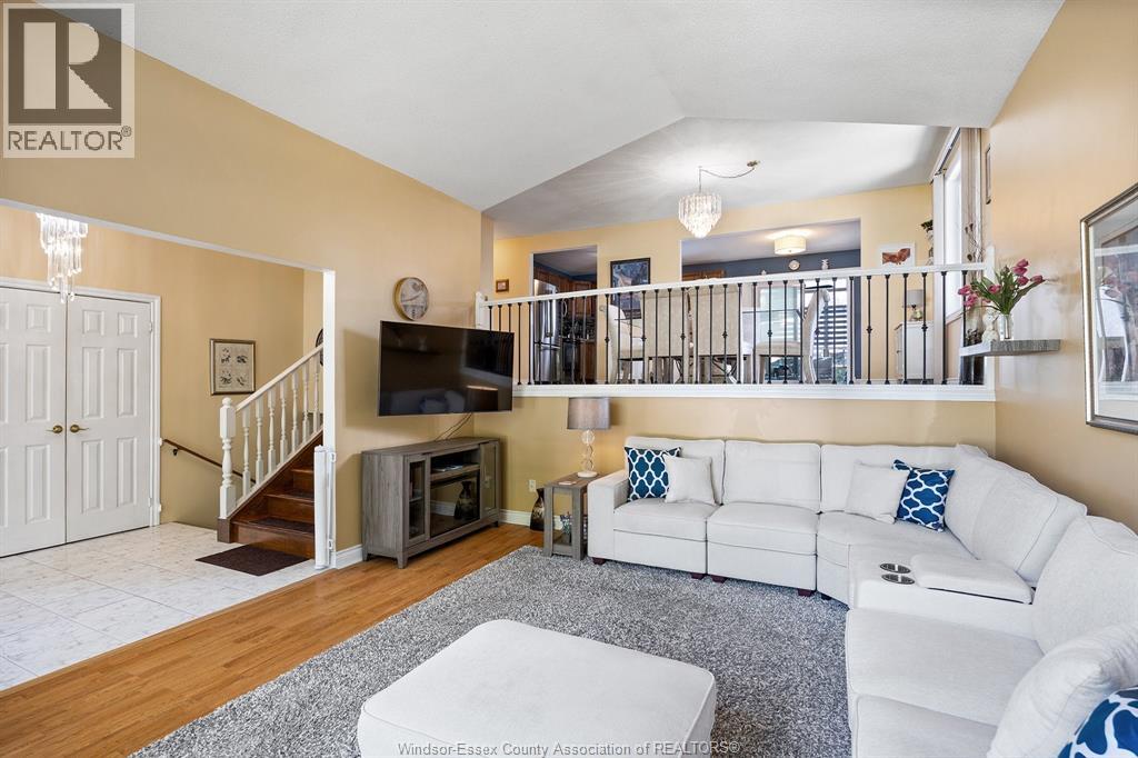 Photo 3 of 605 Smith Crescent, Lasalle ON