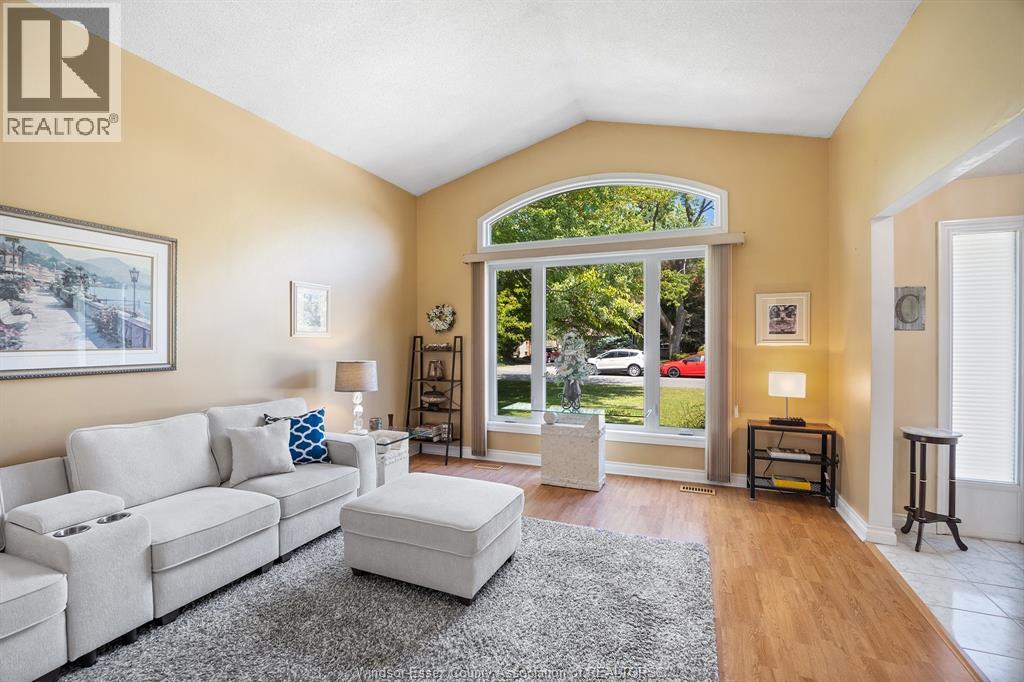 Photo 4 of 605 Smith Crescent, Lasalle ON