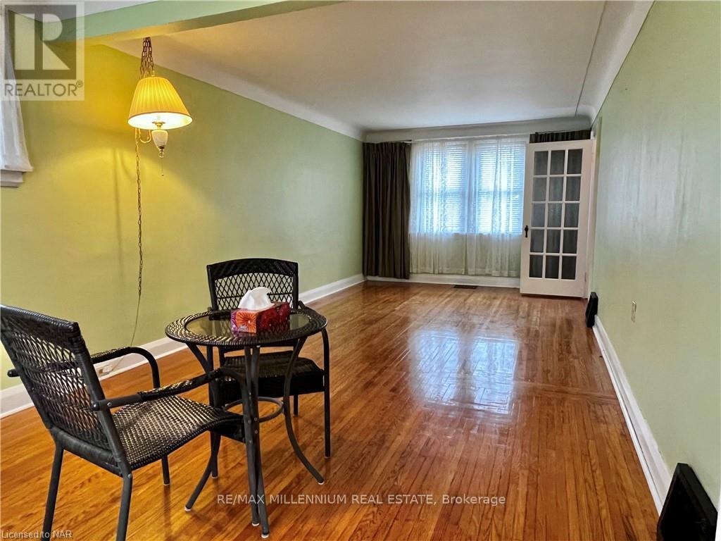 Photo 13 of 6447 Barker Street, Niagara Falls ON