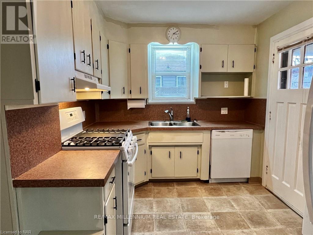 Photo 14 of 6447 Barker Street, Niagara Falls ON