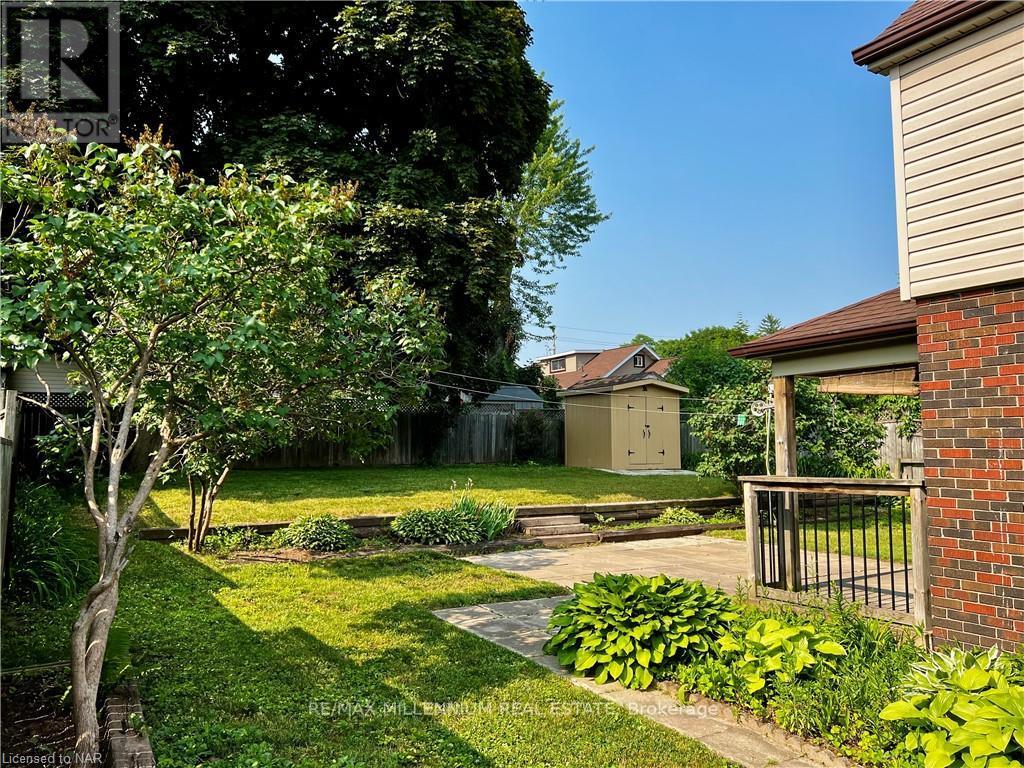 Photo 3 of 6447 Barker Street, Niagara Falls ON