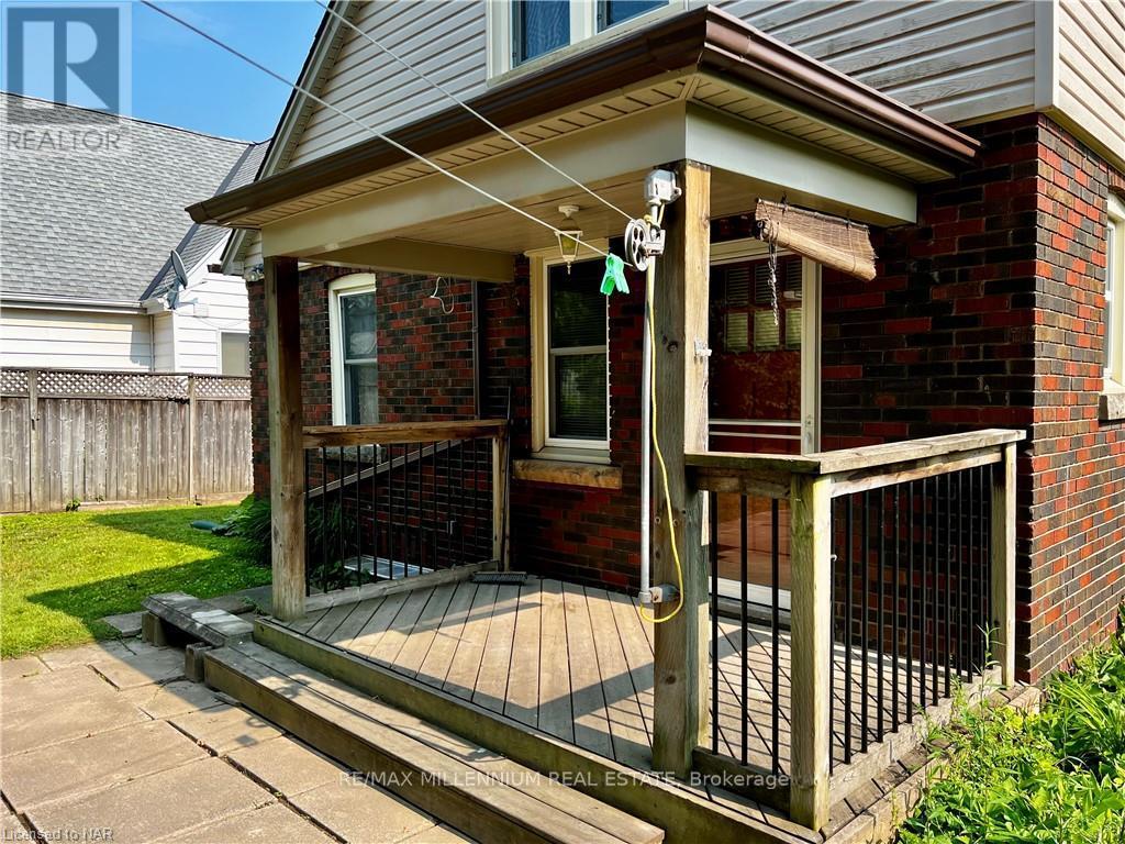 Photo 4 of 6447 Barker Street, Niagara Falls ON