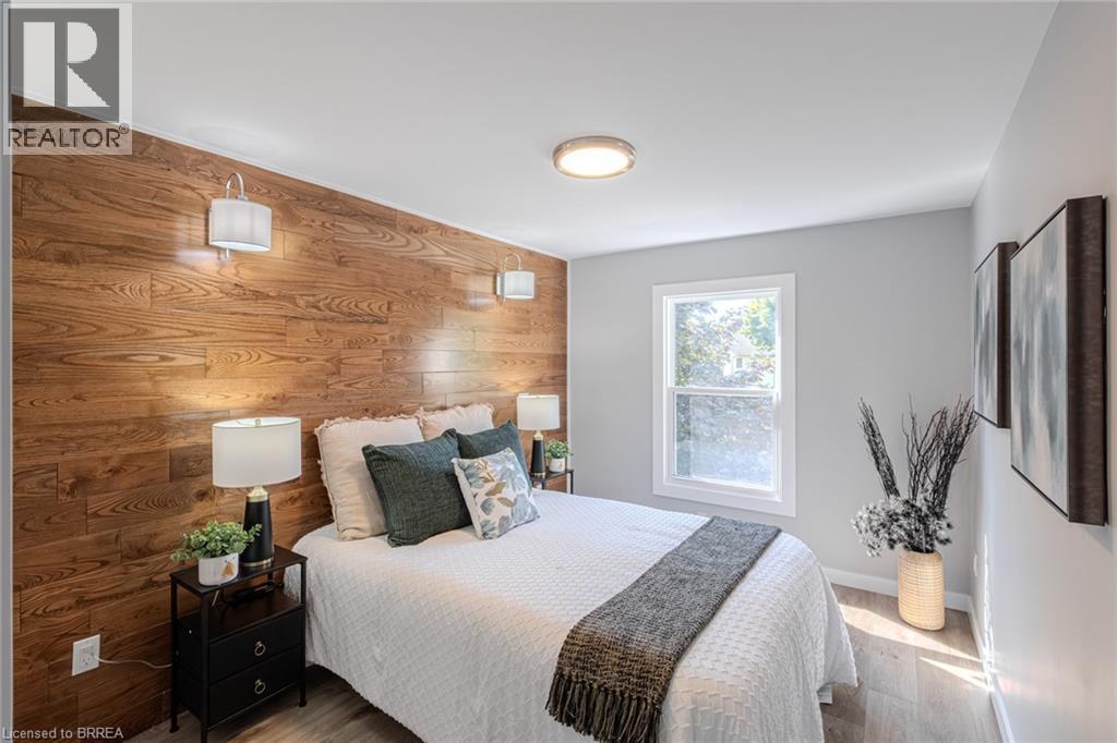 Photo 18 of 17 Banbury Road, Brantford ON
