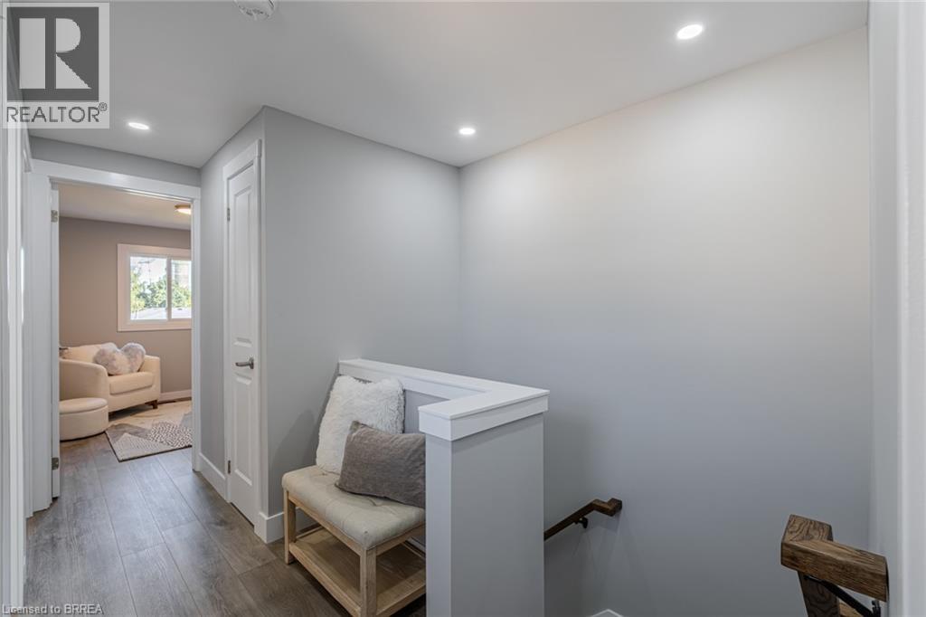 Photo 21 of 17 Banbury Road, Brantford ON