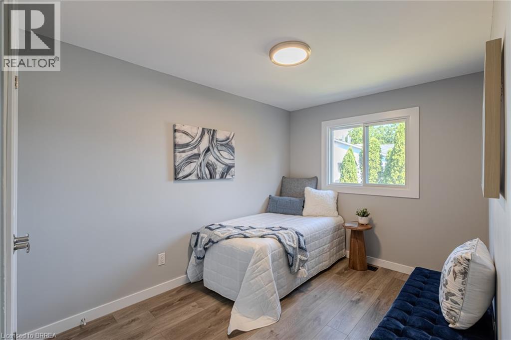 Photo 24 of 17 Banbury Road, Brantford ON