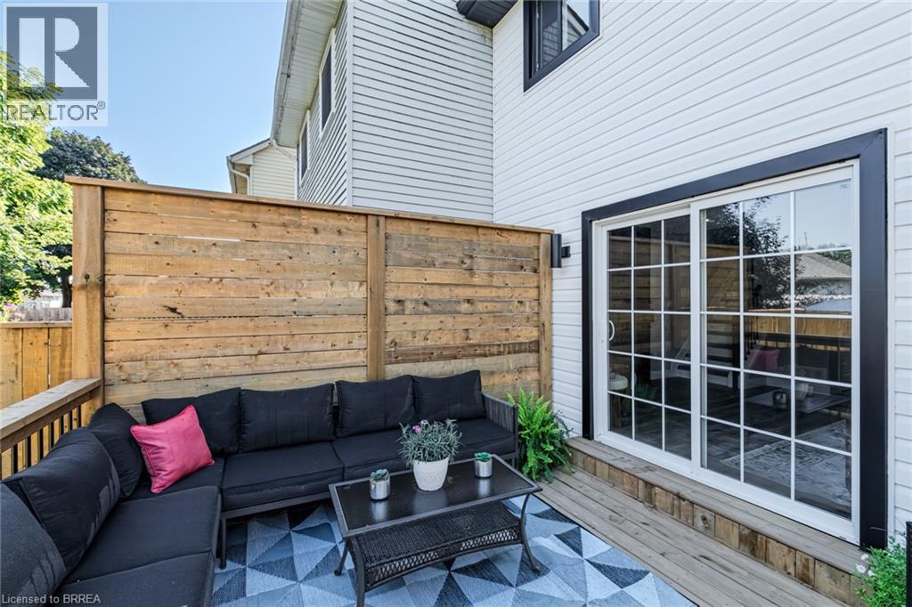 Photo 34 of 17 Banbury Road, Brantford ON