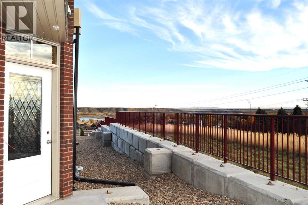 Photo 3 of 34 Palisades Way Ne, Medicine Hat AB