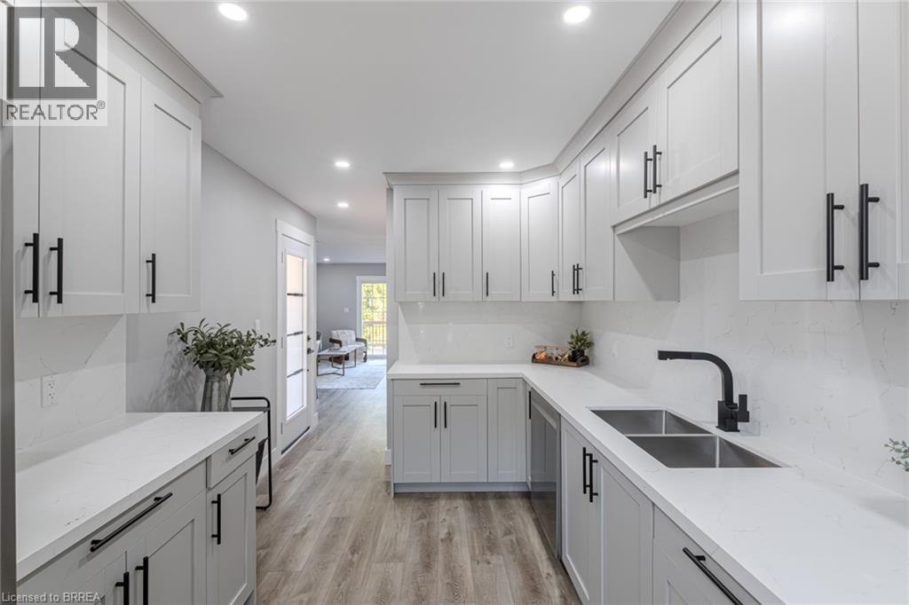 Photo 7 of 17 Banbury Road, Brantford ON