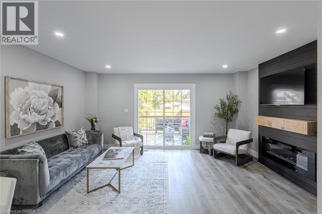Photo 9 of 17 Banbury Road, Brantford ON