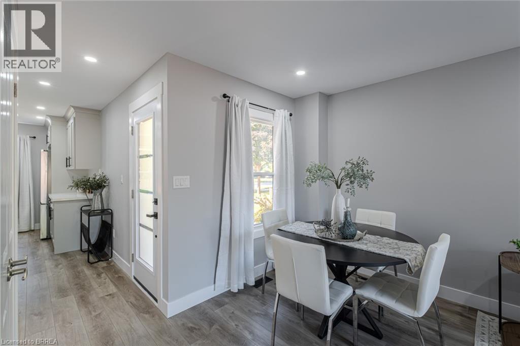 Photo 2 of 17 Banbury Road, Brantford ON