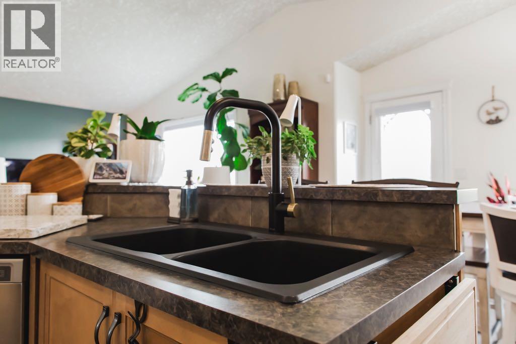 Photo 12 of 10429 122 Avenue, Grande Prairie AB