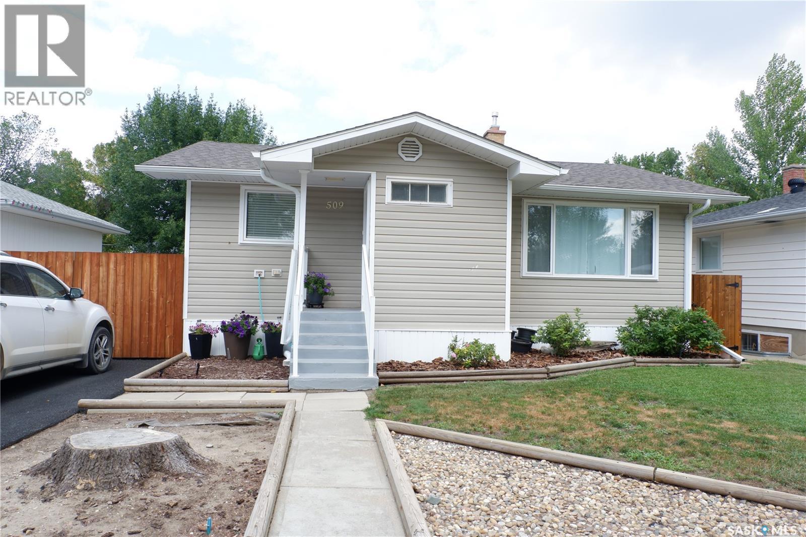 Photo 1 of 509 4th Avenue E, Assiniboia SK