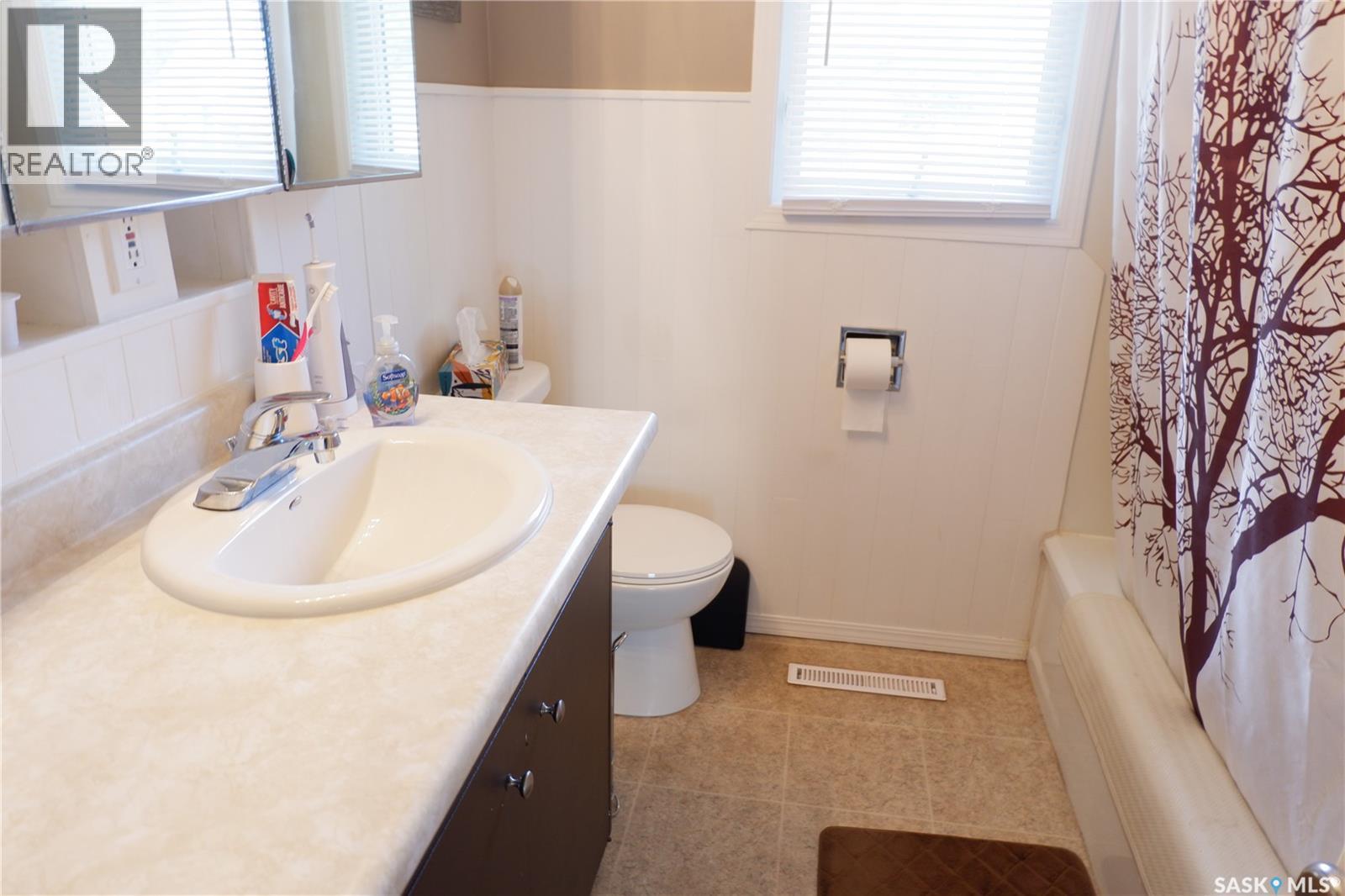 Photo 17 of 509 4th Avenue E, Assiniboia SK