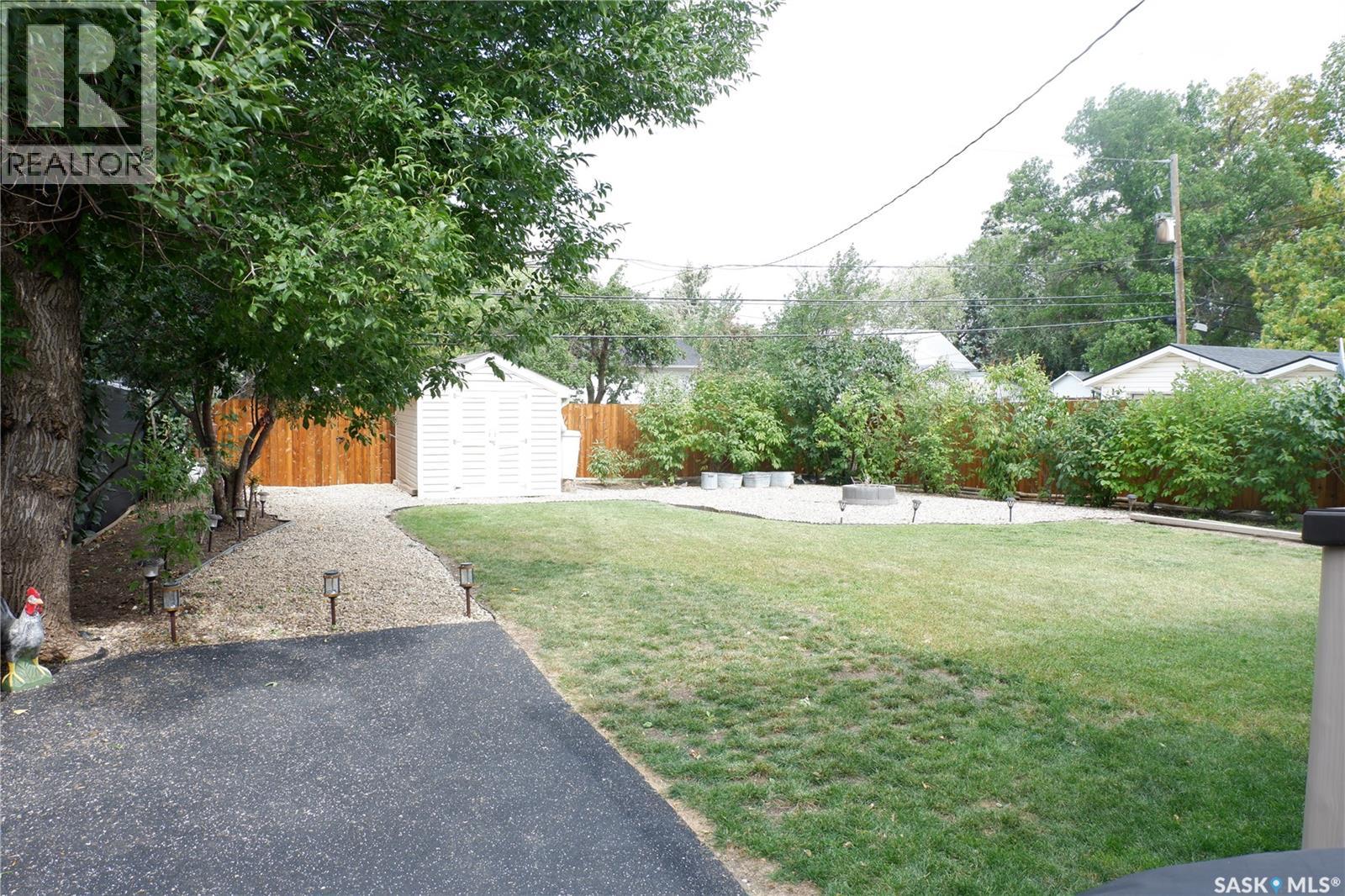 Photo 2 of 509 4th Avenue E, Assiniboia SK