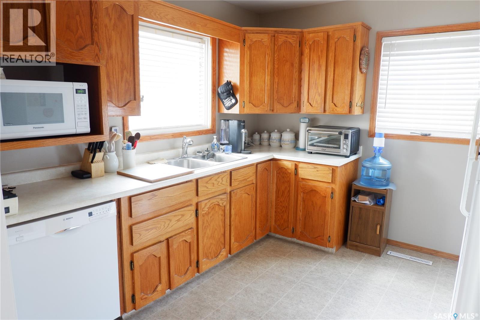 Photo 4 of 509 4th Avenue E, Assiniboia SK