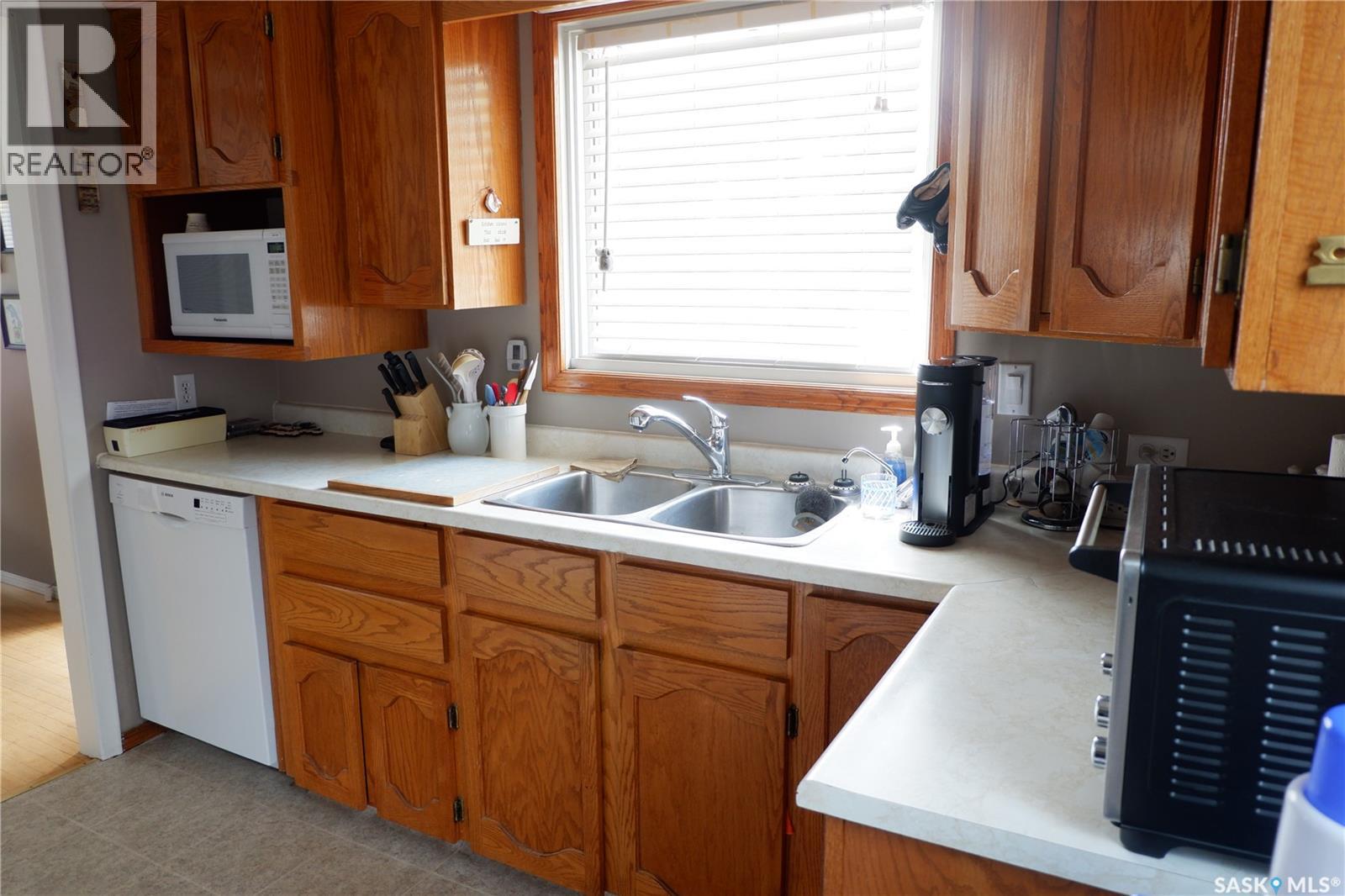 Photo 6 of 509 4th Avenue E, Assiniboia SK