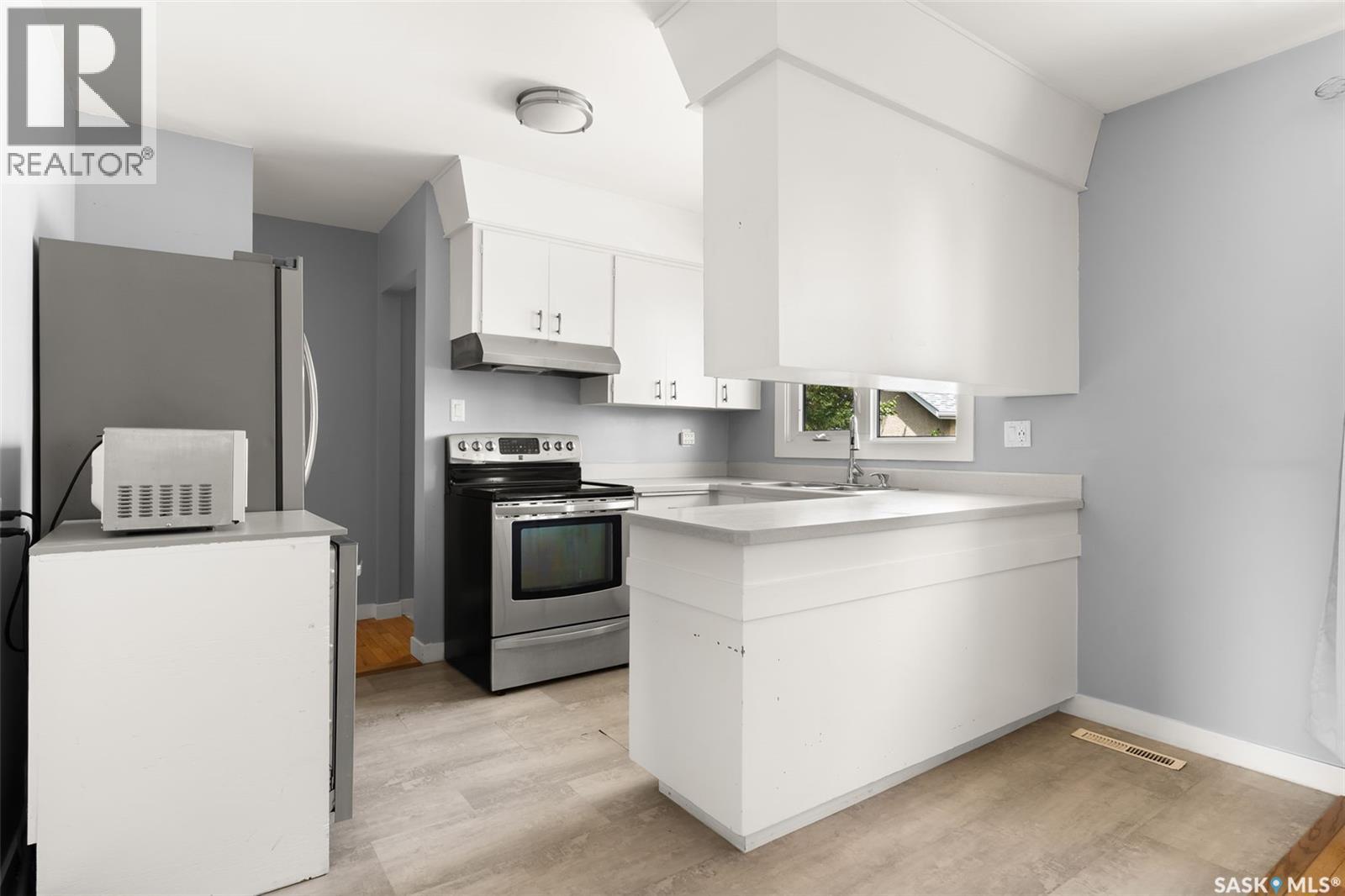 Photo 10 of 2941 Wascana Street, Regina SK