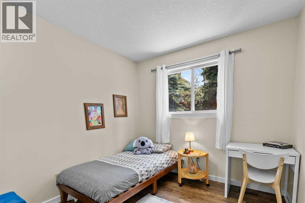 Photo 30 of 131 Stratton Crescent Sw, Calgary AB