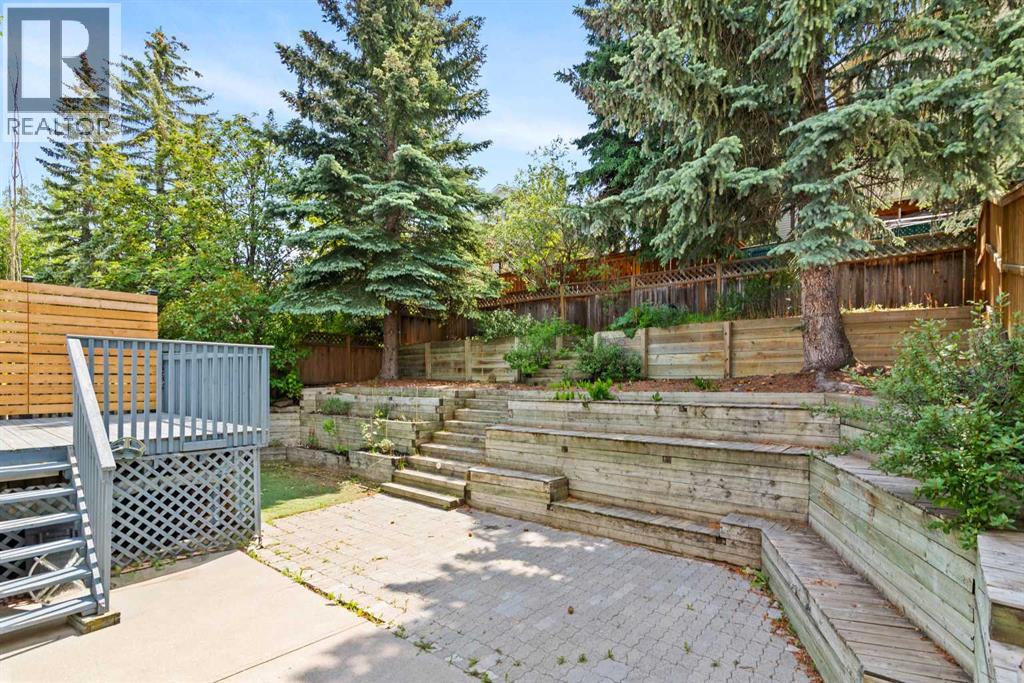 Photo 37 of 131 Stratton Crescent Sw, Calgary AB