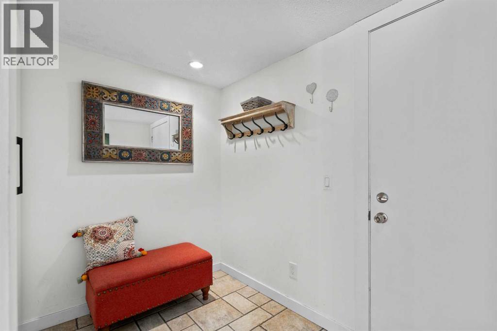 Photo 21 of 131 Stratton Crescent Sw, Calgary AB