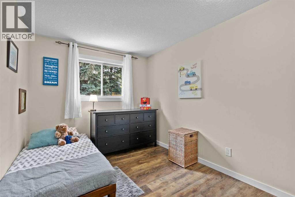 Photo 29 of 131 Stratton Crescent Sw, Calgary AB
