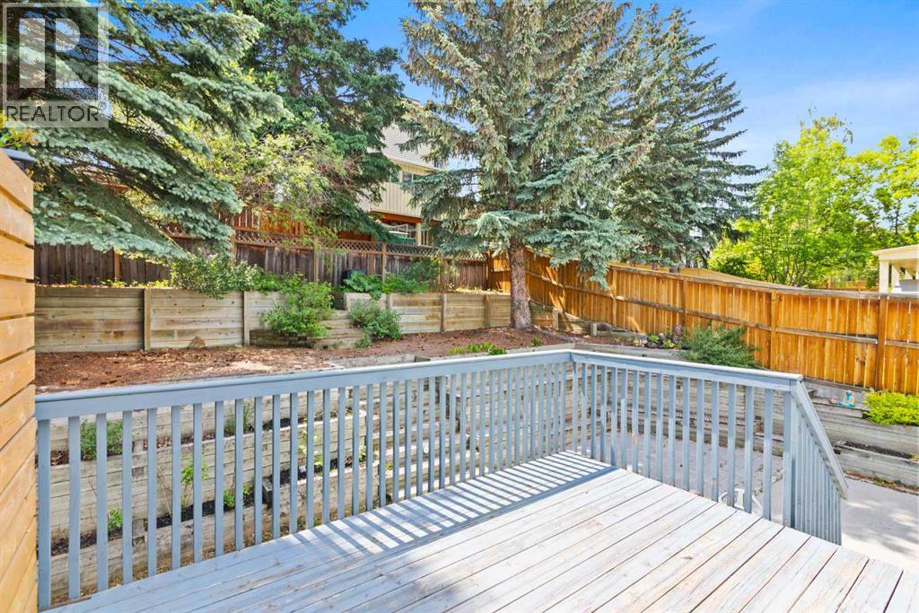 Photo 40 of 131 Stratton Crescent Sw, Calgary AB