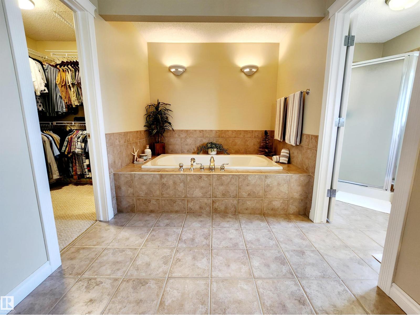 Photo 18 of 20 211 Blackburn E Sw, Edmonton AB